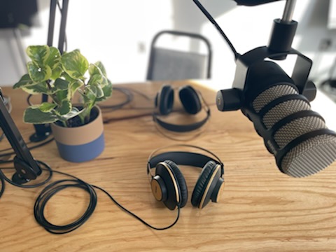 Podcasting, audio, recording, podcast, headphones